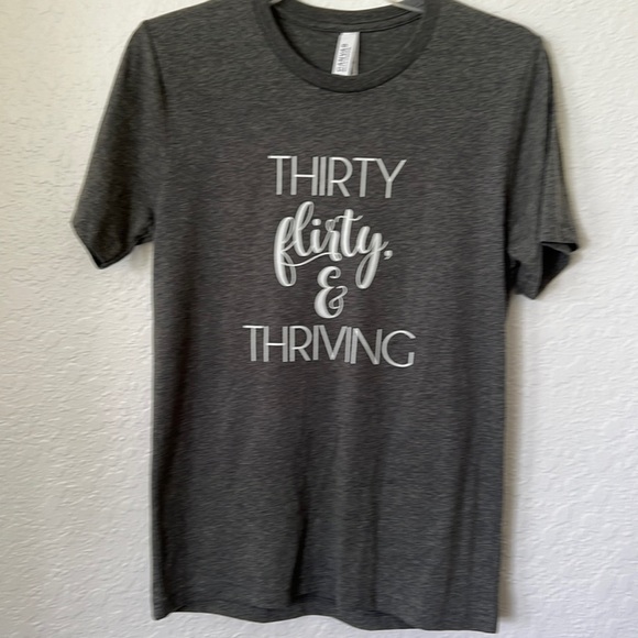 30 Year Old Birthday Tee Shirt Top Women SM Age Gag Gift‎ Cute Gray Lightweight - Picture 4 of 9